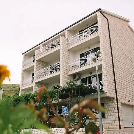 In Due With Sea View, Balcony, Air Conditioning, Wifi 4167-1 * Duće